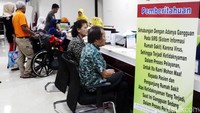 Sebelumnya, Sabtu (13/5) pagi diketahui sistem data RS Kanker Dharmais disusupi virus yang tidak biasa. Hal itu, menurut Direktur Umum dan Operasional, drg Triputro Nugroho, membuat internal data rumah sakit terganggu.