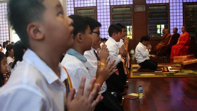 Puja Bhakti Waisak di Wihara Ekayana Serpong
