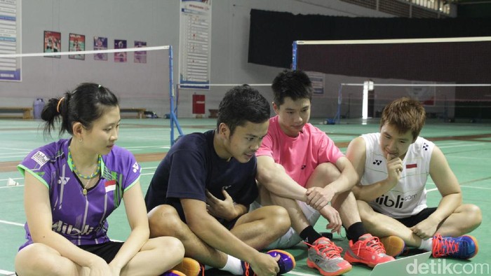 Intip Gaya Anthony Memandu Kevin/Markus dan Debby Ngobrol dengan Fans