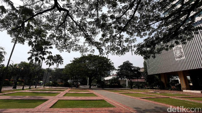 Pemprov DKI akan Lelang Mobil Dinas DPRD Secara Terbuka