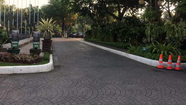 Karangan bunga untuk Ahok-Djarot telah dibersihkan sejak Minggu sore kemarin.