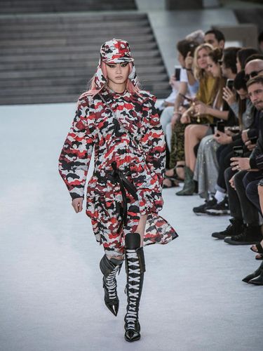 Inspirasi Jepang & David Bowie di Koleksi Louis Vuitton Cruise 2018