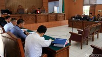 KPK menetapkan Miryam sebagai tersangka dugaan memberi keterangan tidak benar atau keterangan palsu pada 5 April 2017. Dugaan keterangan palsu itu disebut KPK disampaikan Miryam saat persidangan dugaan korupsi e-KTP dengan terdakwa Irman dan Sugiharto.