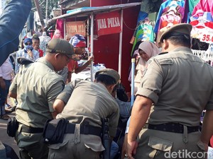 Kucing-kucingan, Satpol PP Pergi PKL Balik ke Trotoar