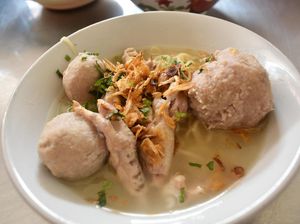 BCA Pak Hasan: Sedap! Yamien Berpadu dengan Bakso Ceker Ayam Berkuah Hangat