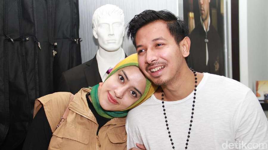 Intip Persiapan Pernikahan Fairuz A Rafiq dan Sonny Septian Intip Persiapan Pernikahan Fairuz A Rafiq dan Sonny Septian