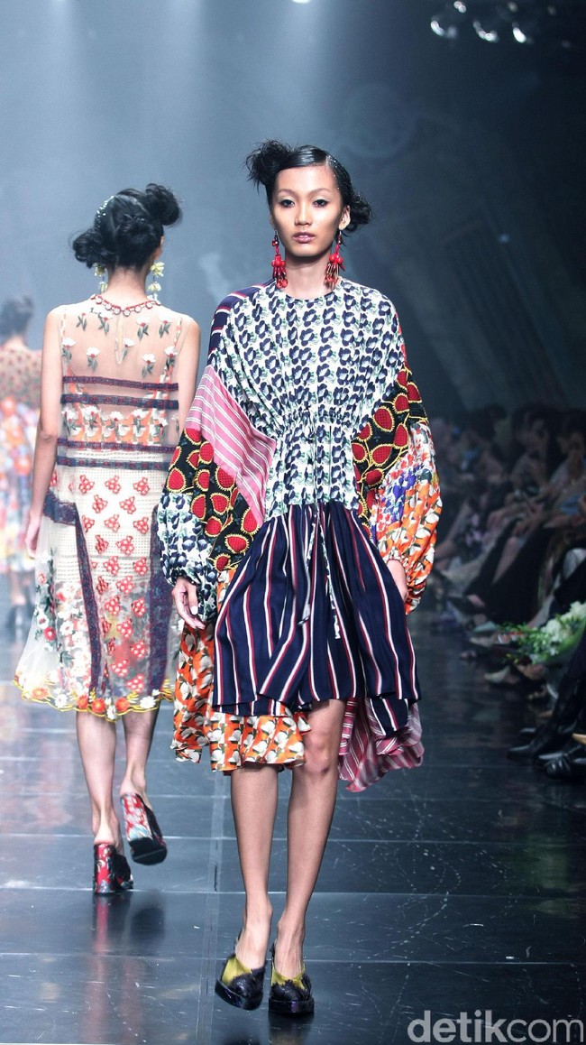 Rancangan Terbaru Biyan Wannatmadja yang Mengusung Tema Elsewhere di Ballroom Dharmawangsa Hotel. Jakarta. [Foto: Mohammad Abduh/Wolipop]