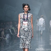 Rancangan Terbaru Biyan Wannatmadja yang Mengusung Tema Elsewhere di Ballroom Dharmawangsa Hotel. Jakarta. [Foto: Mohammad Abduh/Wolipop]