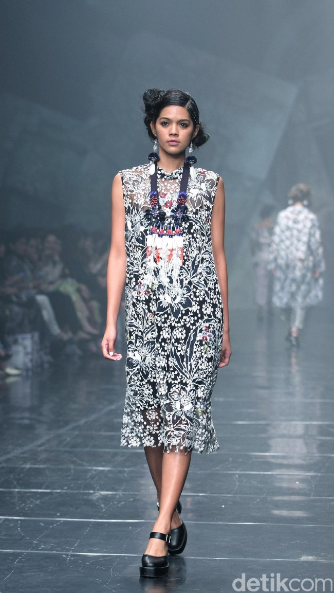 Rancangan Terbaru Biyan Wannatmadja yang Mengusung Tema Elsewhere di Ballroom Dharmawangsa Hotel. Jakarta. [Foto: Mohammad Abduh/Wolipop]