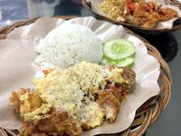 Geprek Bensu: Pedas Menyengat! Ayam Geprek Berselimut Sambal Rawit Level 5