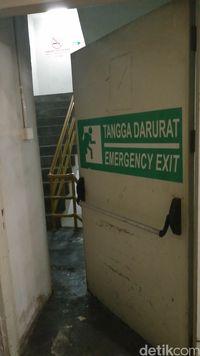 Tangga Darurat ini Jadi Saksi Bisu Penganiayaan Bocah 4 Tahun