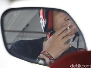 Masih Banyak Pengendara Merokok, Sadar Nggak Sih Bisa Bikin Orang Lain Celaka?