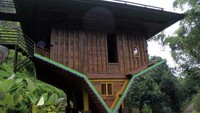 Dago Dreampark adalah satu destinasi wisata baru di Bandung. Rumah joglo terbalik ini berasal dari daerah Lasem, Jawa Tengah (Wisma Putra/detikTravel)