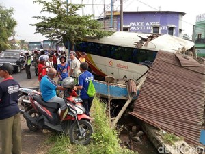 Ini Kronologi Bus Kalisari Tabrak Motor Tewaskan Pasutri di Pasuruan