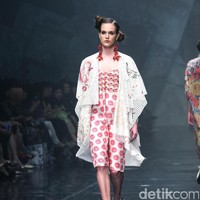 Rancangan Terbaru Biyan Wannatmadja yang Mengusung Tema Elsewhere di Ballroom Dharmawangsa Hotel. Jakarta. [Foto: Mohammad Abduh/Wolipop]