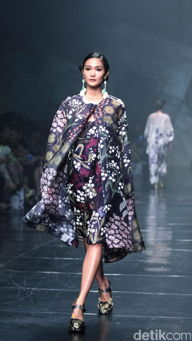 Rancangan Terbaru Biyan Wannatmadja yang Mengusung Tema Elsewhere di Ballroom Dharmawangsa Hotel. Jakarta. [Foto: Mohammad Abduh/Wolipop]