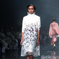 Rancangan Terbaru Biyan Wannatmadja yang Mengusung Tema Elsewhere di Ballroom Dharmawangsa Hotel. Jakarta. [Foto: Mohammad Abduh/Wolipop]