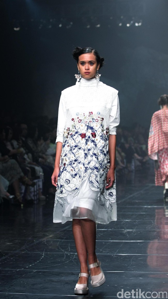 Rancangan Terbaru Biyan Wannatmadja yang Mengusung Tema Elsewhere di Ballroom Dharmawangsa Hotel. Jakarta. [Foto: Mohammad Abduh/Wolipop]