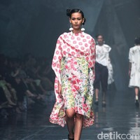 Rancangan Terbaru Biyan Wannatmadja yang Mengusung Tema Elsewhere di Ballroom Dharmawangsa Hotel. Jakarta. [Foto: Mohammad Abduh/Wolipop]