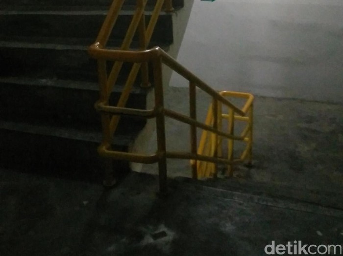 Tangga Darurat ini Jadi Saksi Bisu Penganiayaan Bocah 4 Tahun