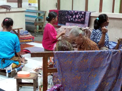 Hari Batik Nasional, Main ke Kampung Batik yang Unik