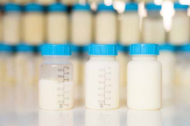 Agar Produksi ASI Lancar, Perbanyak Konsumsi Bayam dan Air Kelapa