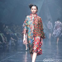 Rancangan Terbaru Biyan Wannatmadja yang Mengusung Tema Elsewhere di Ballroom Dharmawangsa Hotel. Jakarta. [Foto: Mohammad Abduh/Wolipop]