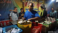 Foto: Ada banyak stock nasi kucing. Traveler tak perlu takut kehabisan (Bonauli/detikTravel)