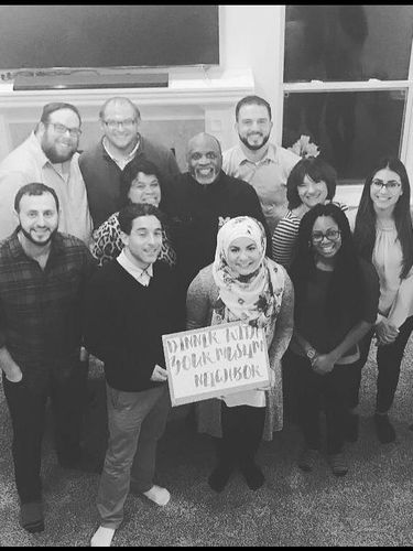 Cara Unik Hijabers AS Lawan Islamophobia: Undang Tetangga Makan di Rumah