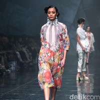 Rancangan Terbaru Biyan Wannatmadja yang Mengusung Tema Elsewhere di Ballroom Dharmawangsa Hotel. Jakarta. [Foto: Mohammad Abduh/Wolipop]