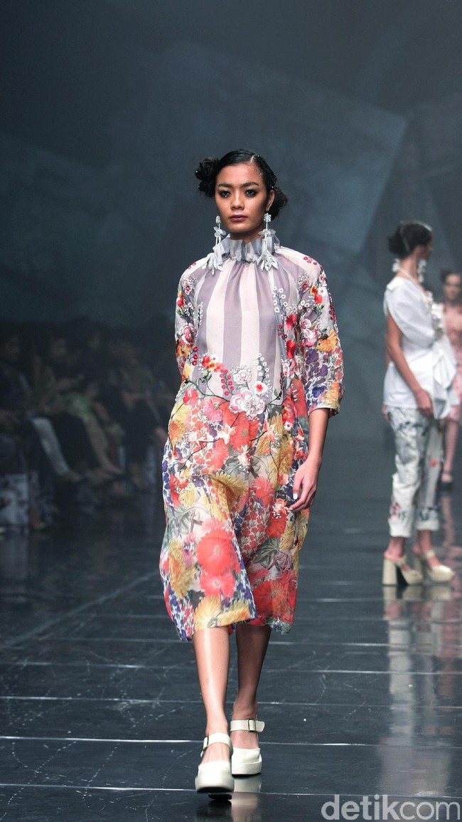 Rancangan Terbaru Biyan Wannatmadja yang Mengusung Tema Elsewhere di Ballroom Dharmawangsa Hotel. Jakarta. [Foto: Mohammad Abduh/Wolipop]