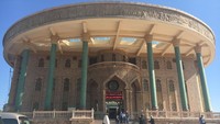 Foto: Museum Bordir di Kota Hami, Provinsi Xinjiang, China tak hanya menyimpan koleksi warisan yang berharga, melainkan juga seni bordir kontemporer yang menghiasi berbagai benda-benda modern (Is Mujiarso/detikTravel)