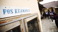 Pos keamanan tampak sepi.
