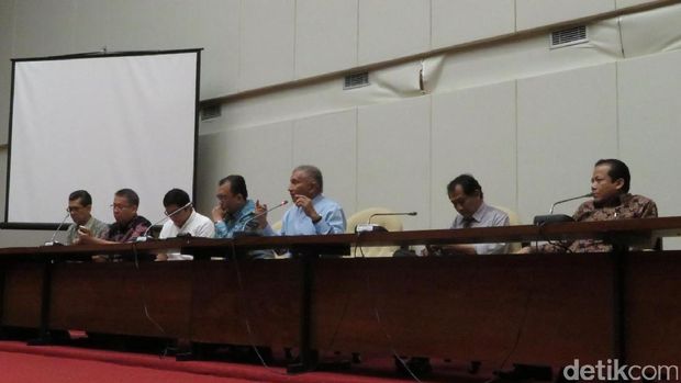 Amien Rais saat diskusi soal reklamasi di DPR / 