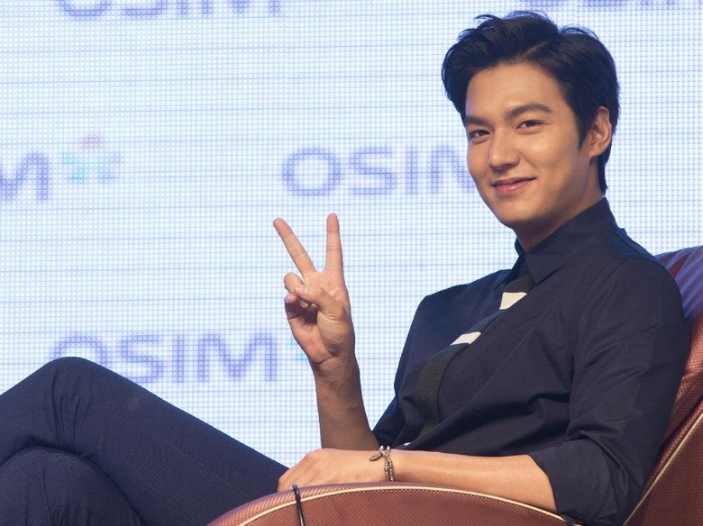 Daebak! Lee Min Ho Dibayar Rp 10,6 M untuk Hadiri Sebuah Acara Daebak! Lee Min Ho Dibayar Rp 10,6 M untuk Hadiri Sebuah Acara