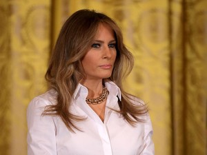 Menebak Kepribadian Melania Trump dari Tulisan Tangannya