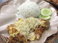  Geprek  Bensu  Pedas Menyengat Ayam Geprek  Berselimut 