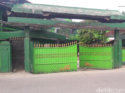 Pintu gerbang Ponpes Al-Fatah, Ciomas, Bogor