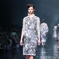 Rancangan Terbaru Biyan Wannatmadja yang Mengusung Tema Elsewhere di Ballroom Dharmawangsa Hotel. Jakarta. [Foto: Mohammad Abduh/Wolipop]