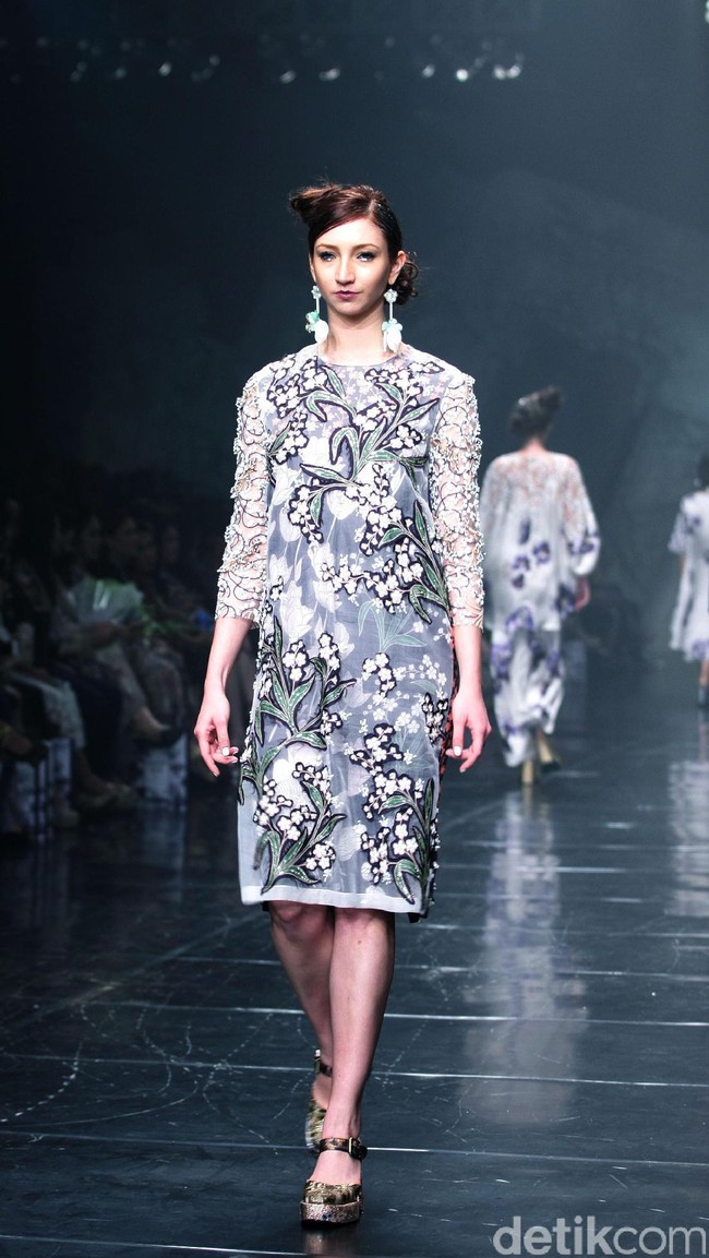 Rancangan Terbaru Biyan Wannatmadja yang Mengusung Tema Elsewhere di Ballroom Dharmawangsa Hotel. Jakarta. [Foto: Mohammad Abduh/Wolipop]