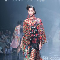 Rancangan Terbaru Biyan Wannatmadja yang Mengusung Tema Elsewhere di Ballroom Dharmawangsa Hotel. Jakarta. [Foto: Mohammad Abduh/Wolipop]