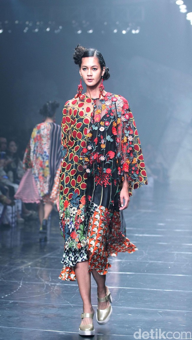 Rancangan Terbaru Biyan Wannatmadja yang Mengusung Tema Elsewhere di Ballroom Dharmawangsa Hotel. Jakarta. [Foto: Mohammad Abduh/Wolipop]