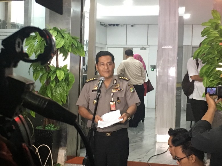 Pemeriksaan Selesai, Firza Husein Belum Boleh Pulang Pemeriksaan Selesai, Firza Husein Belum Boleh Pulang
