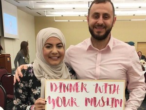 Cara Unik Hijabers AS Lawan Islamophobia: Undang Tetangga Makan di Rumah