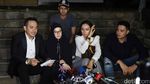 Lyra Virna dan Kalina Oktarani Bermasalah dengan Tour Travel