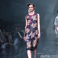 Rancangan Terbaru Biyan Wannatmadja yang Mengusung Tema Elsewhere di Ballroom Dharmawangsa Hotel. Jakarta. [Foto: Mohammad Abduh/Wolipop]