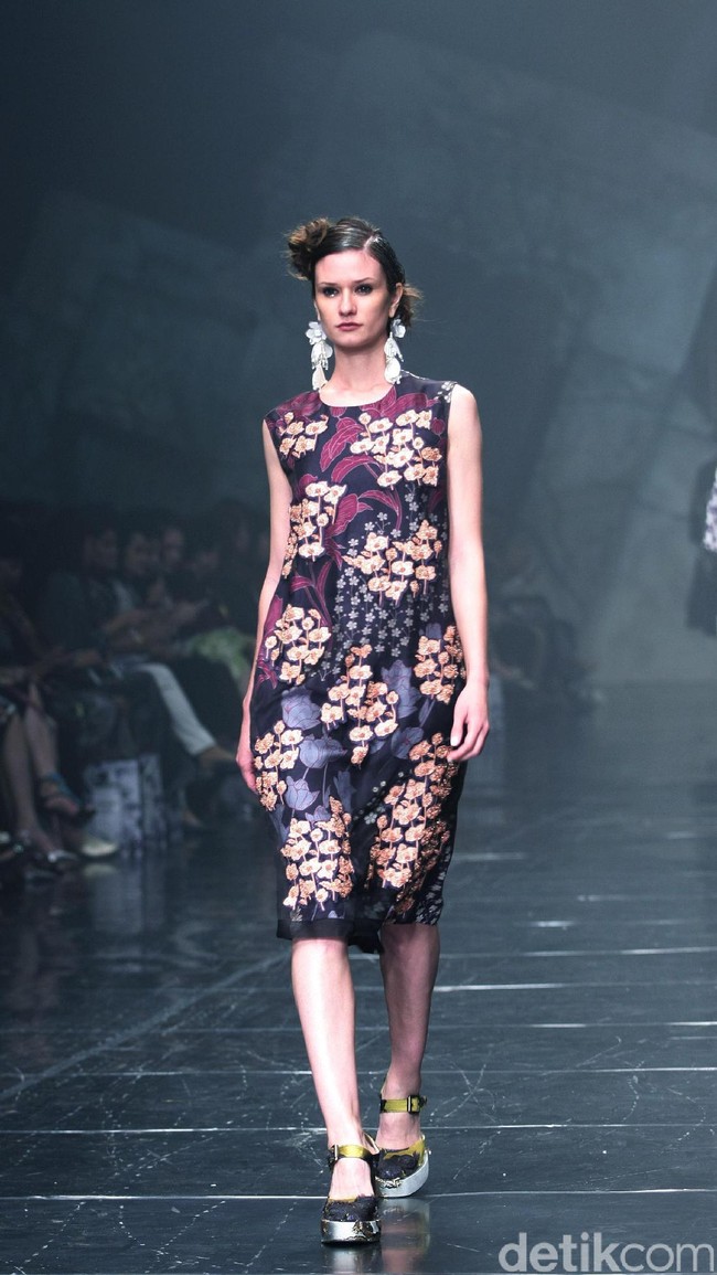 Rancangan Terbaru Biyan Wannatmadja yang Mengusung Tema Elsewhere di Ballroom Dharmawangsa Hotel. Jakarta. [Foto: Mohammad Abduh/Wolipop]