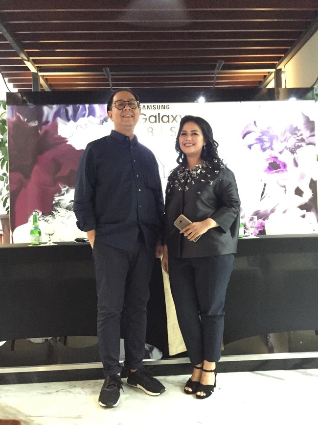 Sebuah gebrakan dihadirkan oleh desainer senior Biyan Wanaatmadja tahun ini. Untuk pertama kalinya, ia memperkenalkan koleksi yang terbuat dari tenun khas Sumba, Nusa Tenggara Timur. Tak berhenti di situ, karyanya juga belum lama ini menjadi andalan putri Presiden AS Donald Trump, Ivanka Trump, saat berkunjung ke India. Foto: Daniel Ngantung/Wolipop