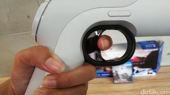 Untuk tombol trigger dibalut warna hitam. Hentakan tombol trigger ini dibuat cukup nyaman. Foto: Muhammad Alif Goenawan/detikINET