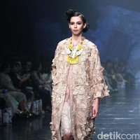 Rancangan Terbaru Biyan Wannatmadja yang Mengusung Tema Elsewhere di Ballroom Dharmawangsa Hotel. Jakarta. [Foto: Mohammad Abduh/Wolipop]